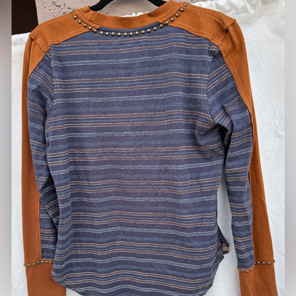 Double D Ranch - Embroidered detail Western Graphic Long Sleeve Shirt - Size M - Picture 13 of 16